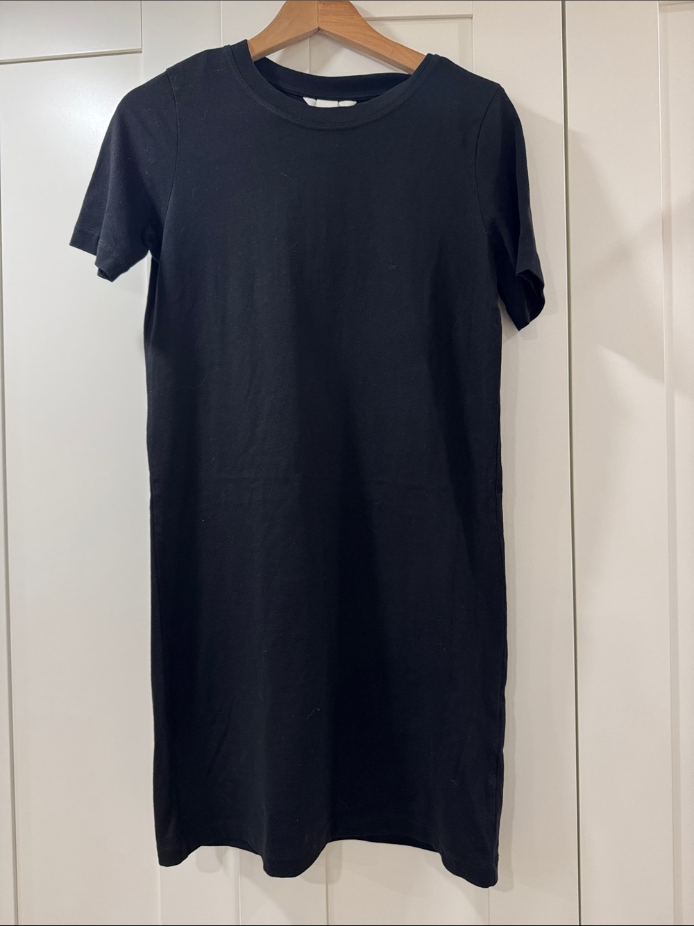 H&M Black Short-Sleeve Crewneck Dress